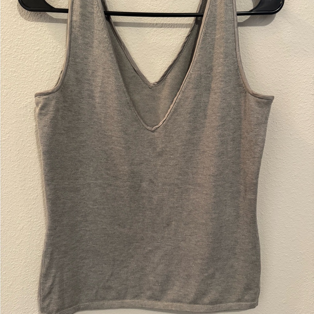 Gray Fitted Sleeveless Tank Top - Picture 2 of 6